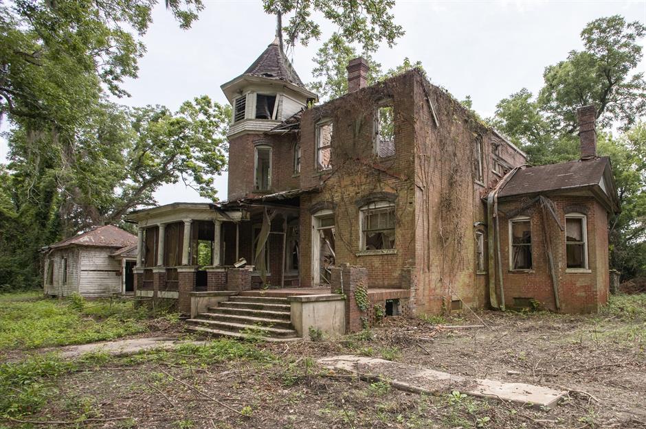 The Spookiest Abandoned Homes In The World