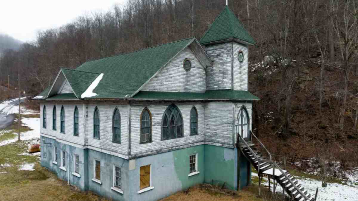 Exploring the Ghost Town of Tams