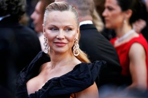 Pamela Anderson Promotes a Makeup-Free Look on the Red